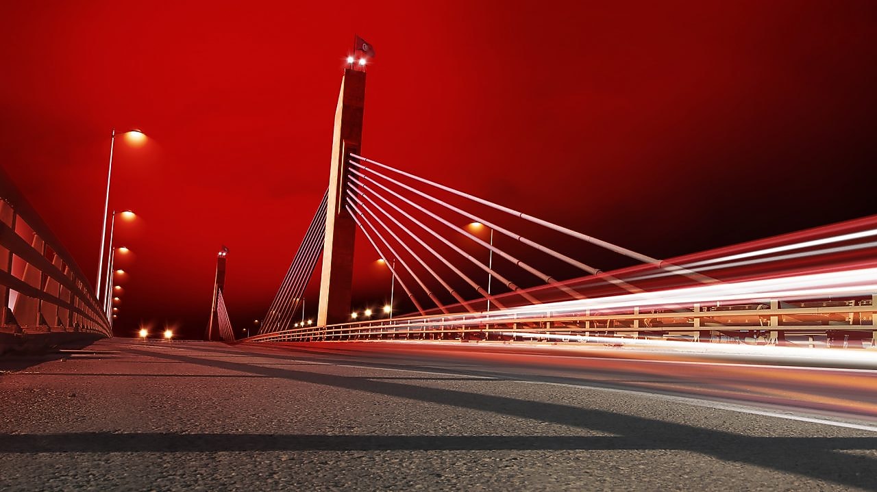 Pont moderne photographie dans une nuit rouge