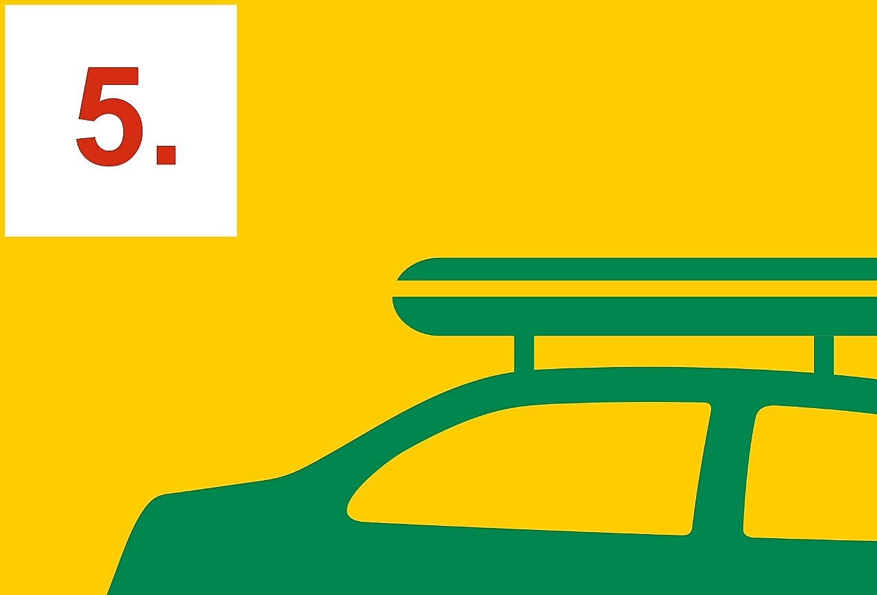 Voiture avec coffre de toit