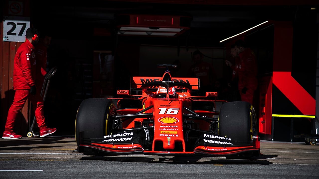 Le pilote de Formule 1 Ferrari Kimi Raikkonen au volant de sa Ferrari SF15-T
