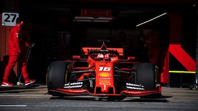 Le pilote de Formule 1 Ferrari Kimi Raikkonen au volant de sa Ferrari SF15-T
