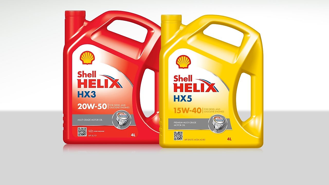 Deux bouteilles d&rsquo huiles moteur Shell Helix minérales
