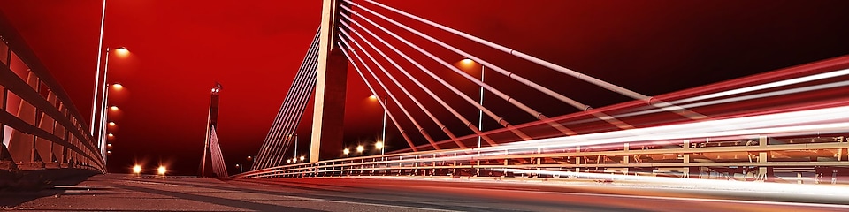 Pont moderne photographie dans une nuit rouge