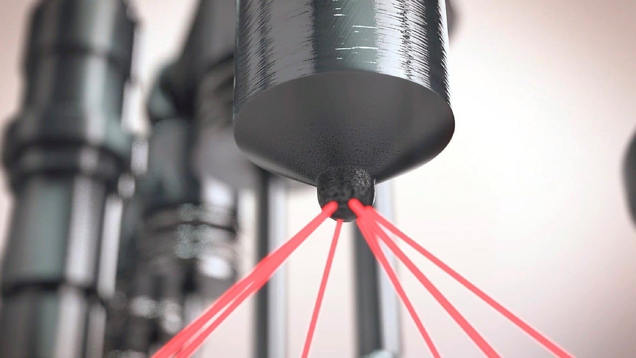 Processus de nettoyage d'un moteur diesel représentant le carburant, indiqué en rouge, pompé vers le moteur